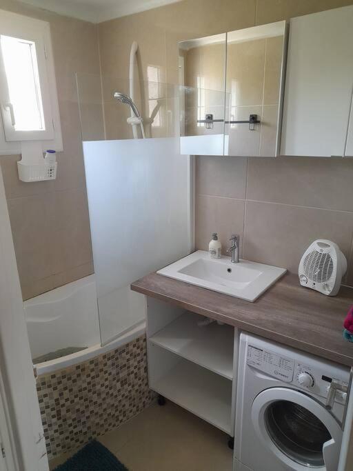 ארל Appartement Aux Alyscamps 2, Climatisation, Wifi, Parking מראה חיצוני תמונה